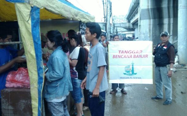 Penyaluran Bantuan Korban Bencana Banjir Jakarta 2018