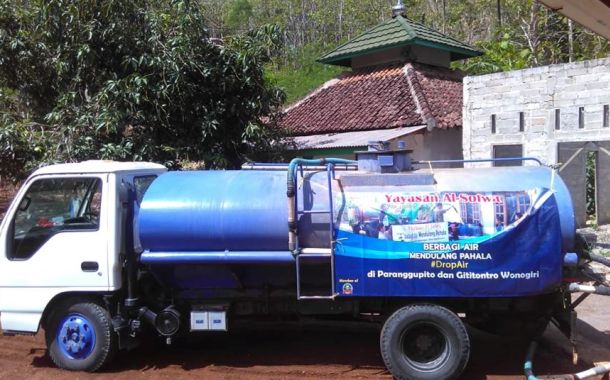 Berbagi Air Bersih di Paranggupito Wonogiri