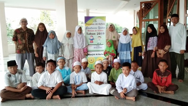 50 Anak Yatim Menerima Santunan Dari Yayasan Al-Sofwa