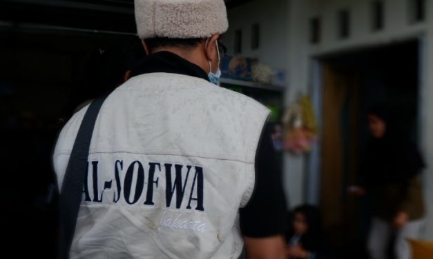 Al-Sofwa Salurkan Santunan dari Rumah ke Rumah untuk Korban Erupsi Semeru yang Mengungsi di Rumah Kerabat