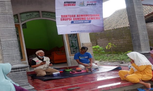 Lanjutkan Peduli Semeru, Yayasan Al-Sofwa Salurkan Santunan Tunai untuk 83 Warga di Desa Sumber Wuluh