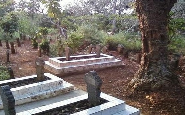 Hukum Mengadakan Ritual di Kuburan dengan Berkeliling dan Memohon kepada Para Penghuninya