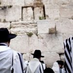 Hukum Mengkafirkan Orang Yahudi dan Nasrani