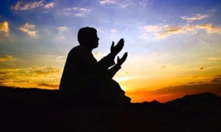 Apakah Berislam Cukup dengan Mengucapkan Dua Kalimat Syahadat  atau Harus Ada Hal-Hal yang Lainnya?