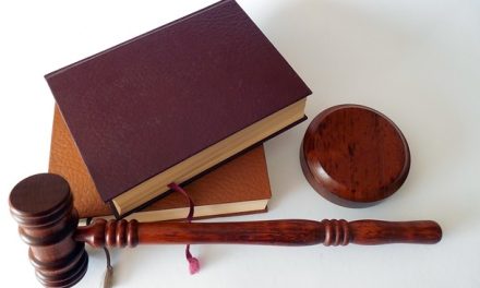 Berhukum kepada Selain Syariat Allah