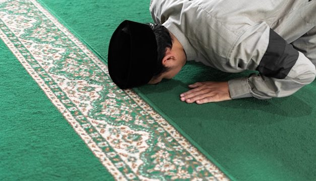 Didahulukannya “Kesabaran” Atas “Shalat”