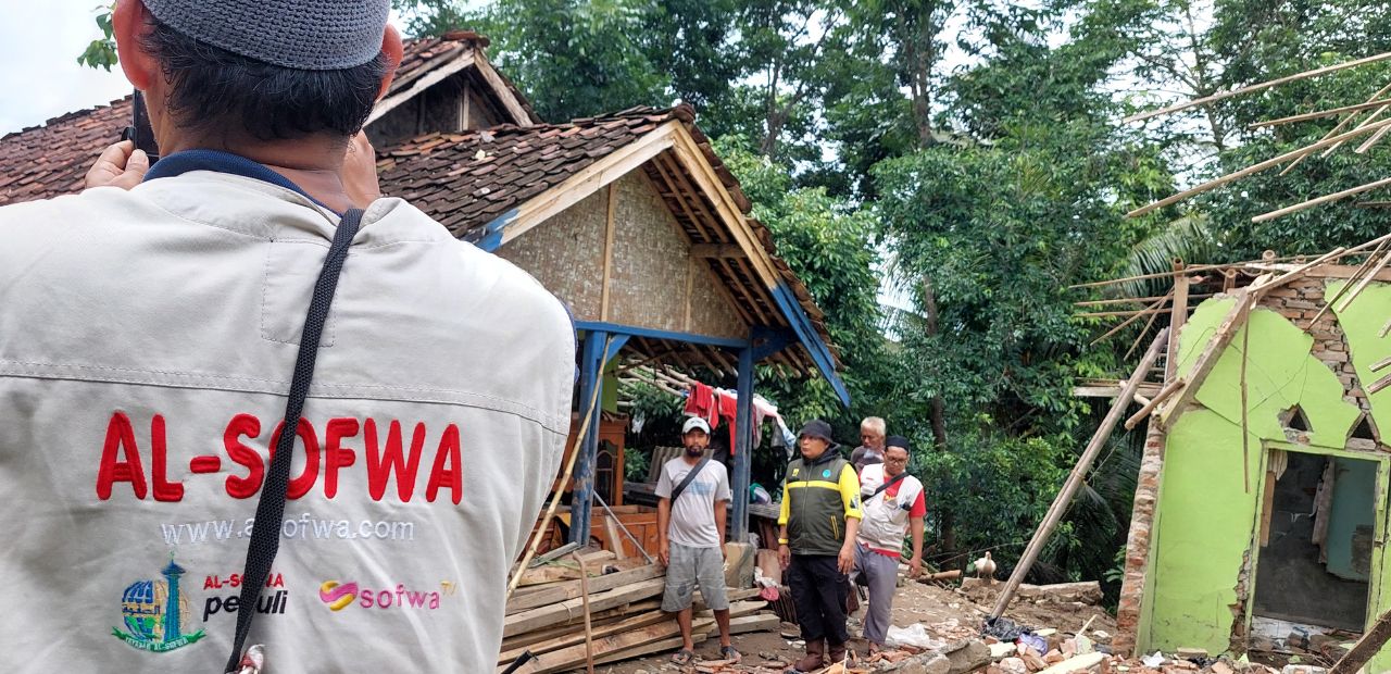 Al-Sofwa Peduli Salurkan Bantuan Bencana Banjir & Tanah Longsor Sukabumi