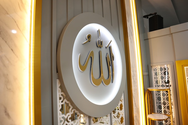 Sucikanlah Nama Rabbmu Yang Paling Tinggi !