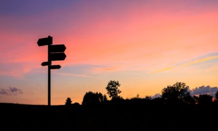 Yang Menentukan Kadar dan Memberi Petunjuk