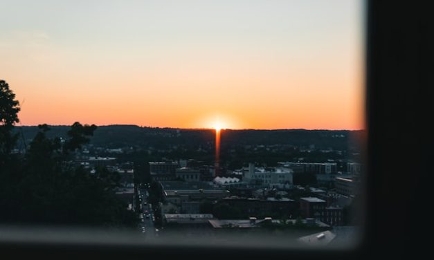 Kesenangan Dunia Sedikit