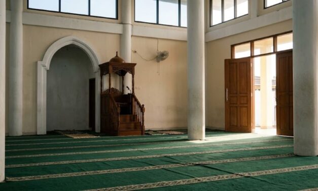 Shalat Tahiyatul Masjid Saat Adzan Jum’at Dikumandangkan